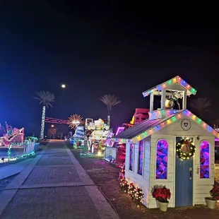 Nicely paved, you can walk at your leisure and look around