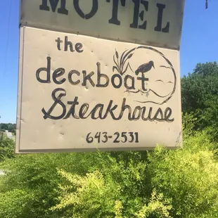 the sign for the restaurant