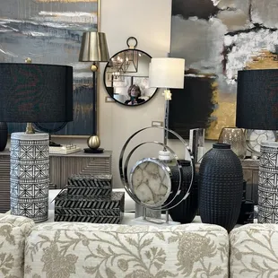 Accessories, mirrors, artwork