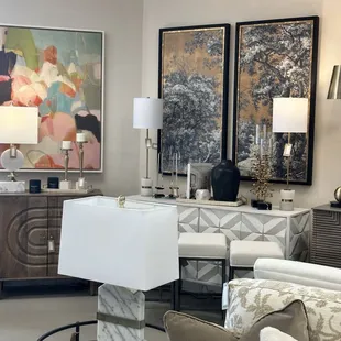 Art, lamps, consoles, accessories, pillows, chairs