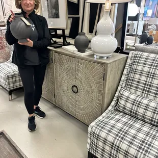 Vases, console, lamp, chairs