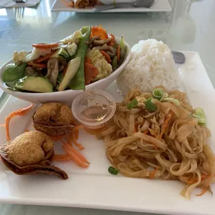 $16.00 lunch combo (chicken/tofu is $16, pork/beef+)