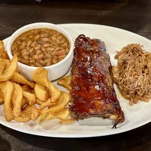 Ribs and pulled pork with baked beans and fries