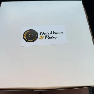 Dee's to go box