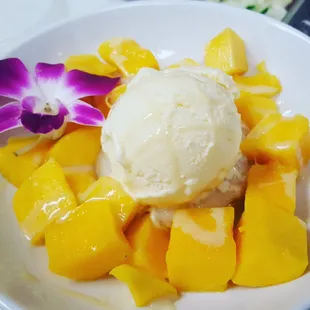 Mango With Sweet Rice