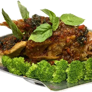 Fried whole red snapper with DEEJAI sauce