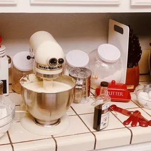 DeeLee Cakes uses only the best ingredients and each cake is baked with precision and love