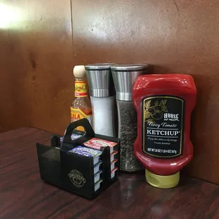 Look how clean those condiments are