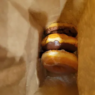 Dee's Donuts