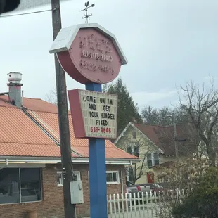 a stop sign for diners