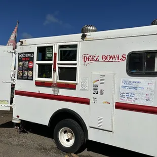 Deez Bowls truck