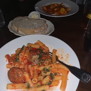 Tortelloni Bolognese