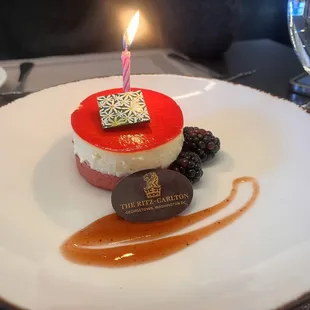 Delicious mousse with gluten free crust!