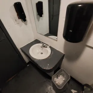 Sink in Men&apos;s room