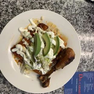 Enchiladas guerrerenses con pierna fritas.