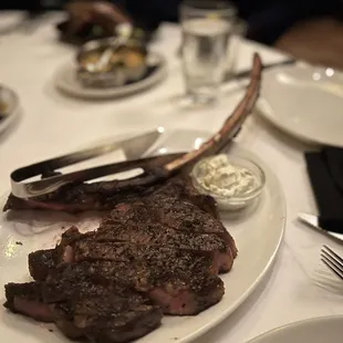 the steak on the plate