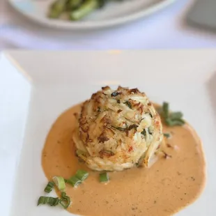 crab cakes and broccoli
