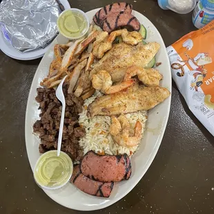 this parrillada is so tasty the chicken is tasty fish is delicious fajita yummy