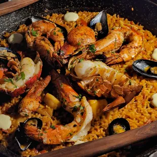 Paella De Pescado Y Mariscos