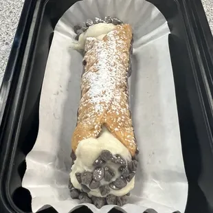 Del Monti's Cannoli