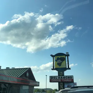 the sign for del corona