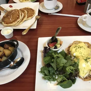 Fresh Jumbo Lump Crabmeat Eggs Benedict*