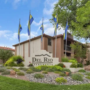 Del Rio Apartment Homes Albuquerque Flag