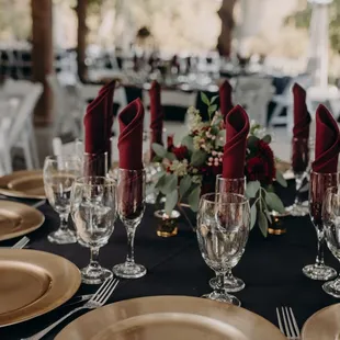 Beautiful table setting by Del Rio Vista Garden. Wedding 10/21/23