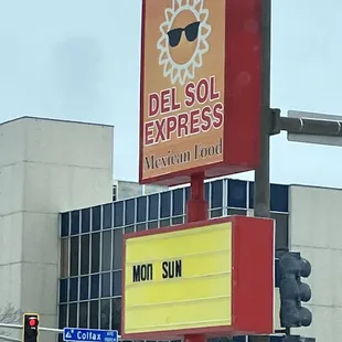 the sign for del sol express