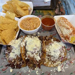 Quesabirrias (3) + elote