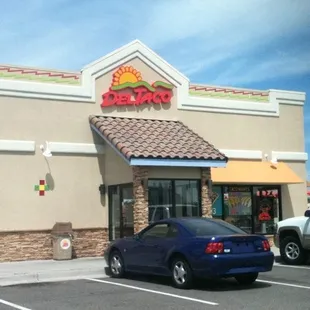 a car parked in front of a del taco restaurant