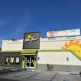 the front of a del taco restaurant