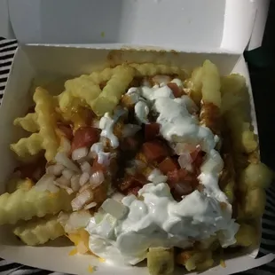 Worst Del Taco ever! I PAID for extra chili and onions and this is not even a normal amount of chili. The box isn’t even filled with fries.