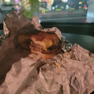 Double Del Cheeseburger