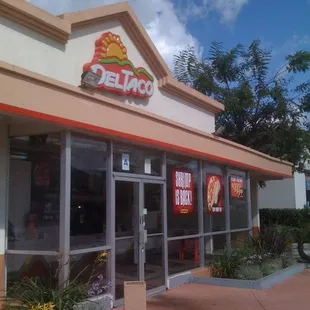 Another ubiquitous Del Taco.