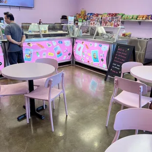 the interior of a del valle restaurant