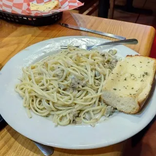 Linguini with White Clam Sauce
