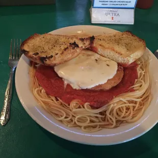 a plate of spaghetti and meat