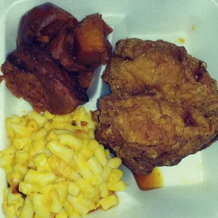 I ordered the fried chicken platter w/2 sides. I was full and didnt finish my amazing food.
