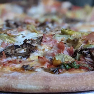 mushroom and artichoke heart pizza