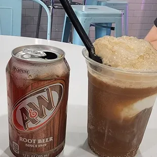 Root beer float with vsnilla