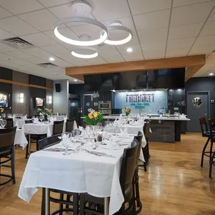 DelecTable dining room.