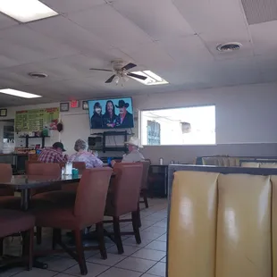 Texan's eating with their hat's on (no table etiquette) yikes....