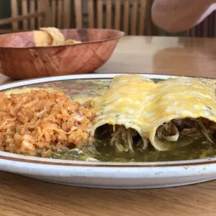 Chicken enchiladas with green sauce