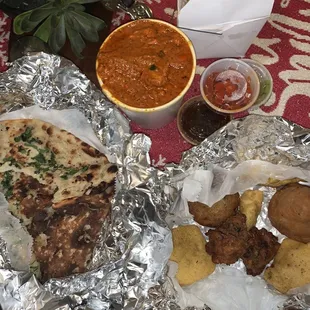 Tikka Marsala w garlic naan and the house special platter