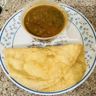 2 Pieces Chole Bhature