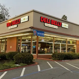 the front of a deli - belly restaurant