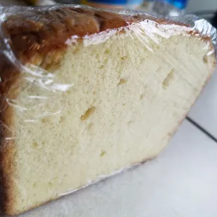 the best pound cake in the whole wide world in their hands.. perfect sweetness n softness in each n every bite of ur life.. Andy can bake