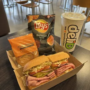 Peanut butter Cookie, Chips, Classic Roast Beef