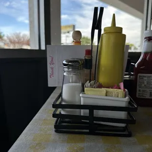 squeaky clean condiment containers, yay!